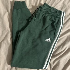 Forest green men’s Addias sweatpants
